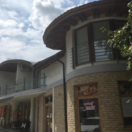 Konde Apartments A Dunajská Streda Dış mekan fotoğraf