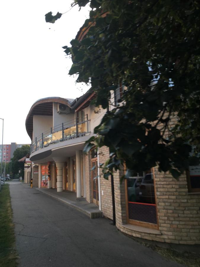 Konde Apartments A Dunajská Streda Dış mekan fotoğraf